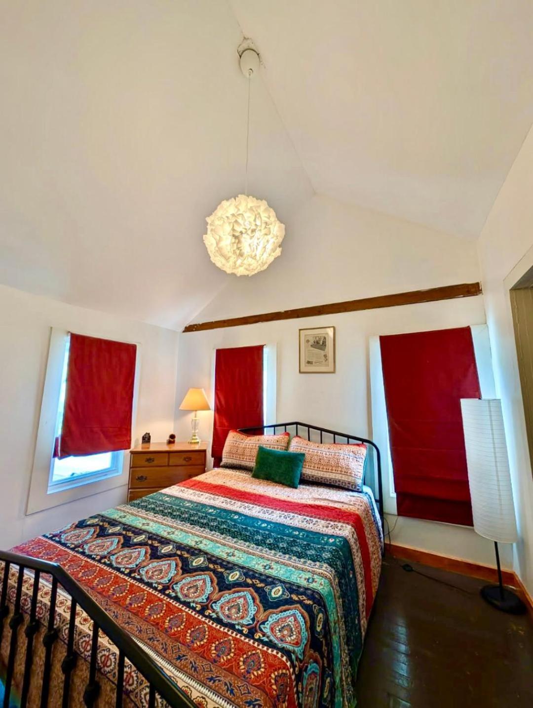 Charming 120-Year-Old Farmhouse By The Creek. Starlight Exterior photo